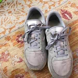 New balance gray sneakers